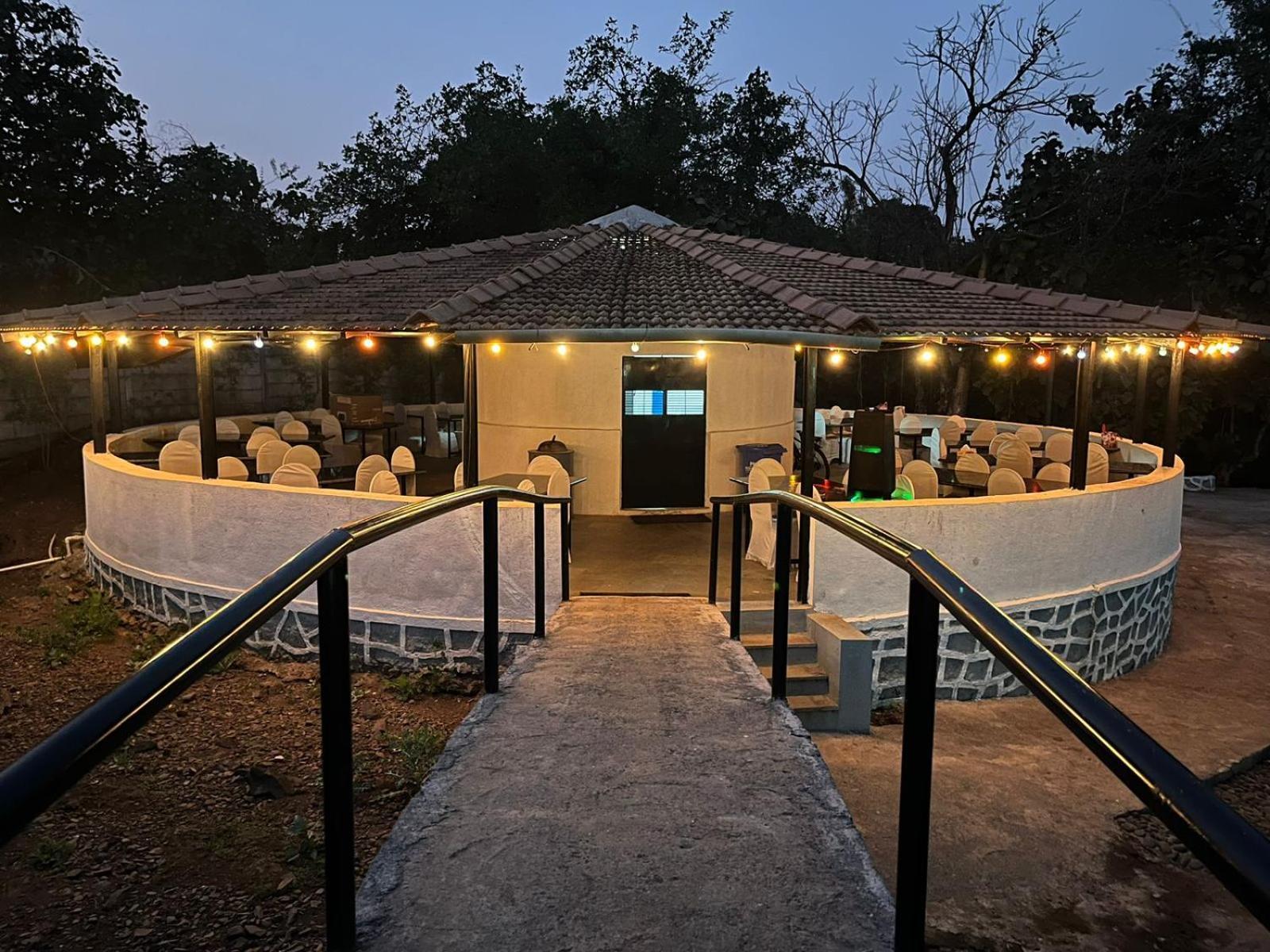 Grand Celebration Resort Neral Bagian luar foto